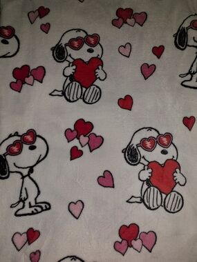 Peanuts Plush Blanket with Red & Pink Heart Motif